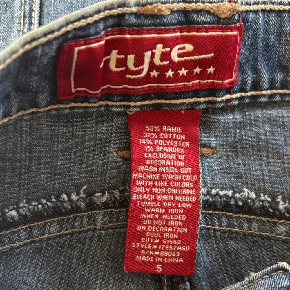 Tyte Jeans Women's Boot Cut in Classic Blue Size 5 EUC Distressed - Picture 4 of 10